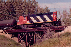 CNR GP9 4299 near Burbank 1985 - Pettypiece