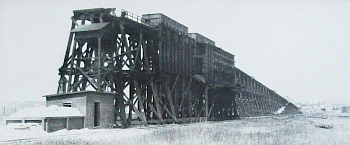 Red Deer CPR elevated coal chutes 1916 - CPR Archives